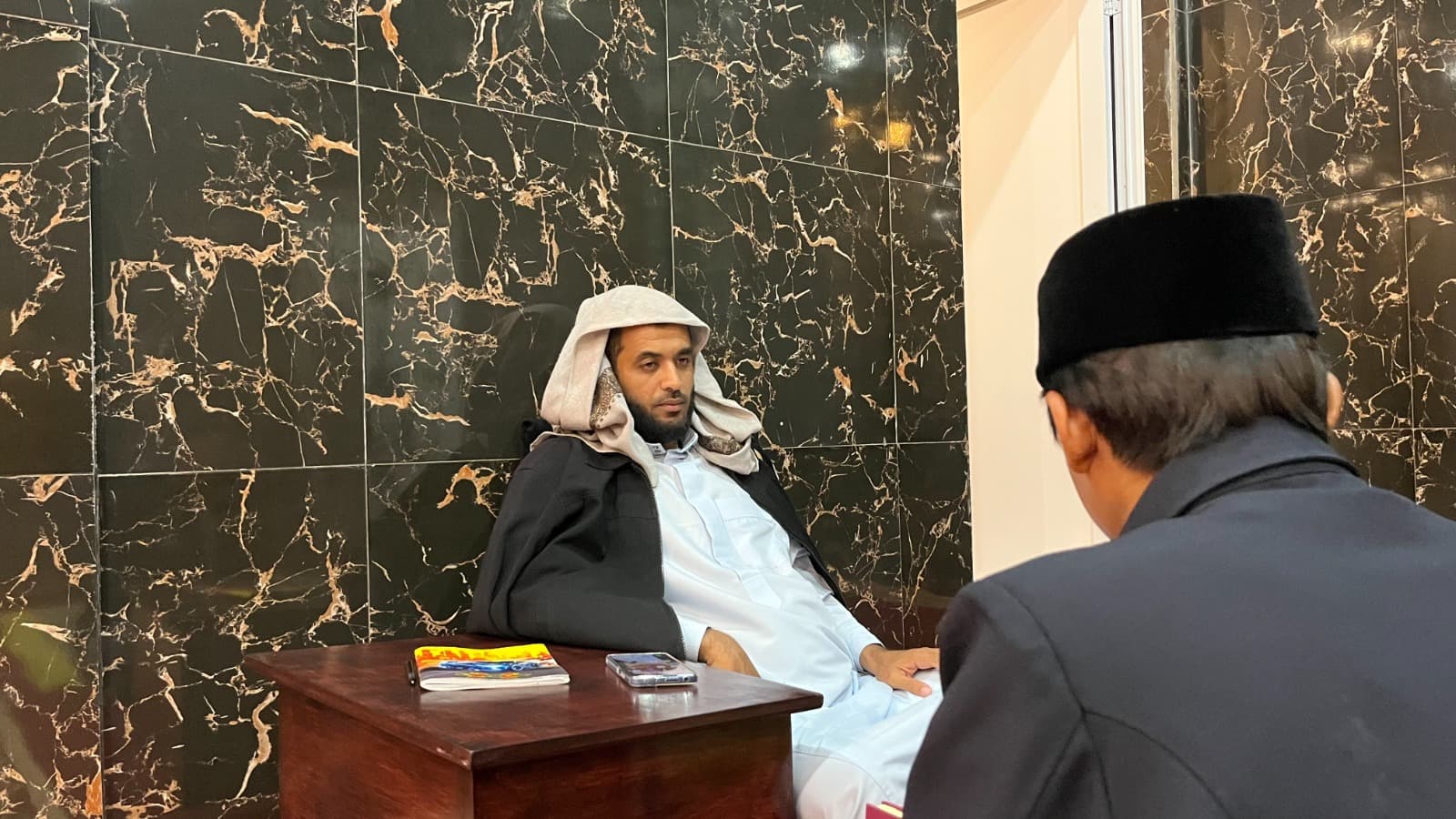 Santri MA Wadi Mubarak bertalaqqi langsung kepada syaikh di masjid kampus