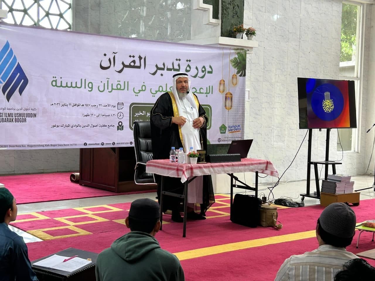 Syaikh tamu mengisi daurah tadabbur Al-Qur'an dan i'jaz al-'ilmi di hadapan mahasiswa STIU Wadi Mubarak