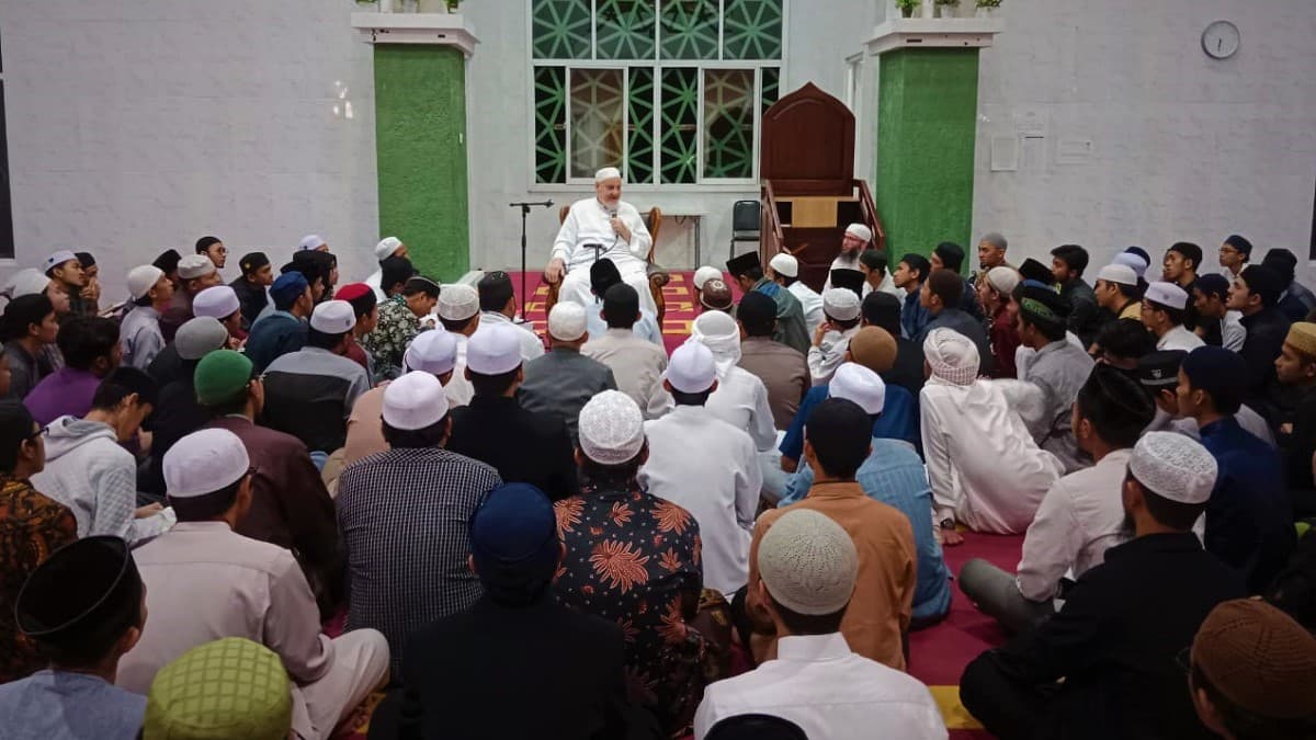 Syaikh Prof. Dr. Thoriq Bin Abdullah Hajjar Kunjungi STIU-WM