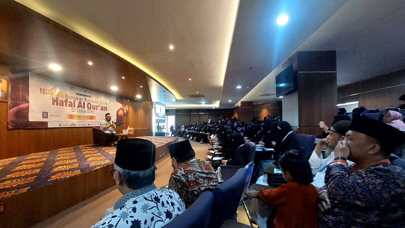 Seminar Dan Bedah Buku: Bongkar Rahasia Anak Hafal Al Qur’an Di Usia Dini