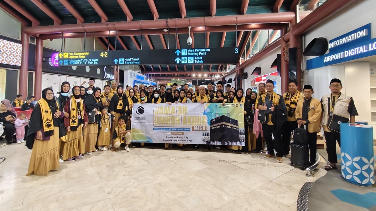 Keberangkatan Umroh Perdana Lantama Wisata Awal Musim 1446 Hijriah