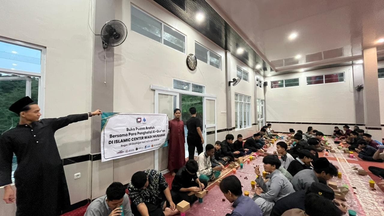 Buka Puasa Arafah Bersama Penghafal Al-Qur'an