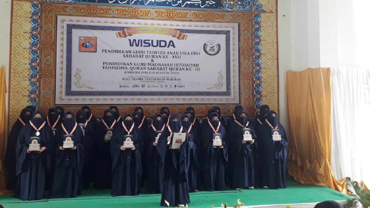 YASAQU Mewisuda 33 Guru Al-Qurโan