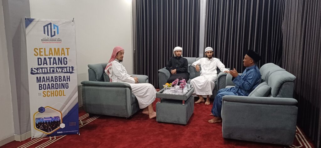 Mahabbah Boarding School Gelar Kuliah Umum Bersama Guru Besar Universitas Thaiba, Madinah 4 Kuliah umum bersama guru besar Universitas Thaiba Madinah di Mahabbah Boarding School