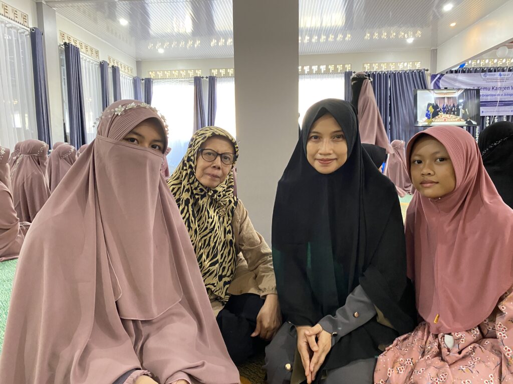 Tangis Bahagia & Doa Syukur Warnai Pertemuan Wali Santriwati Angkatan 4 Setelah Karantina Tahfizh 3 Bulan 4 IMG 2708