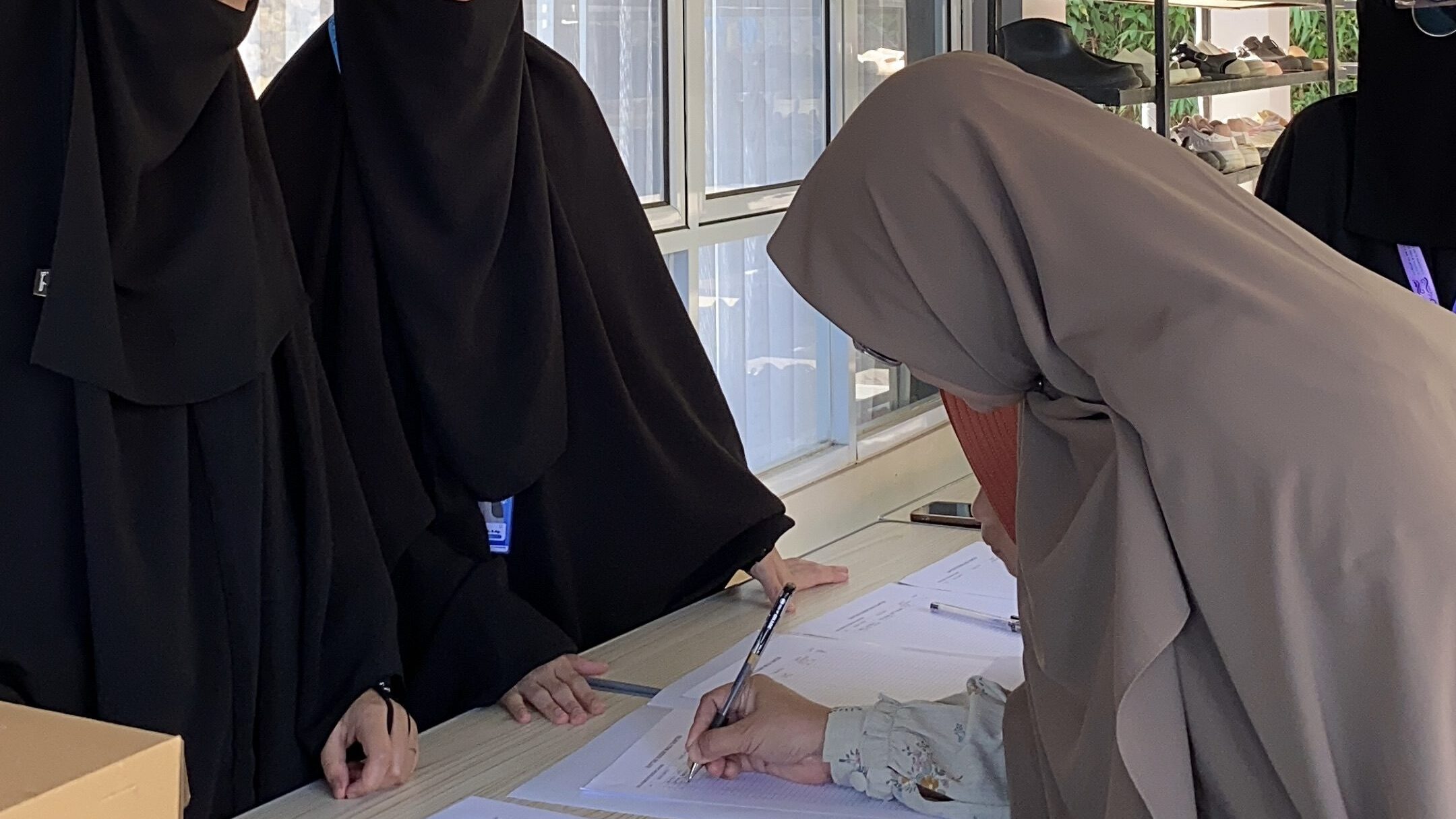 Tangis Bahagia & Doa Syukur Warnai Pertemuan Wali Santriwati Angkatan 4 Setelah Karantina Tahfizh 3 Bulan 3 IMG 2720 edited