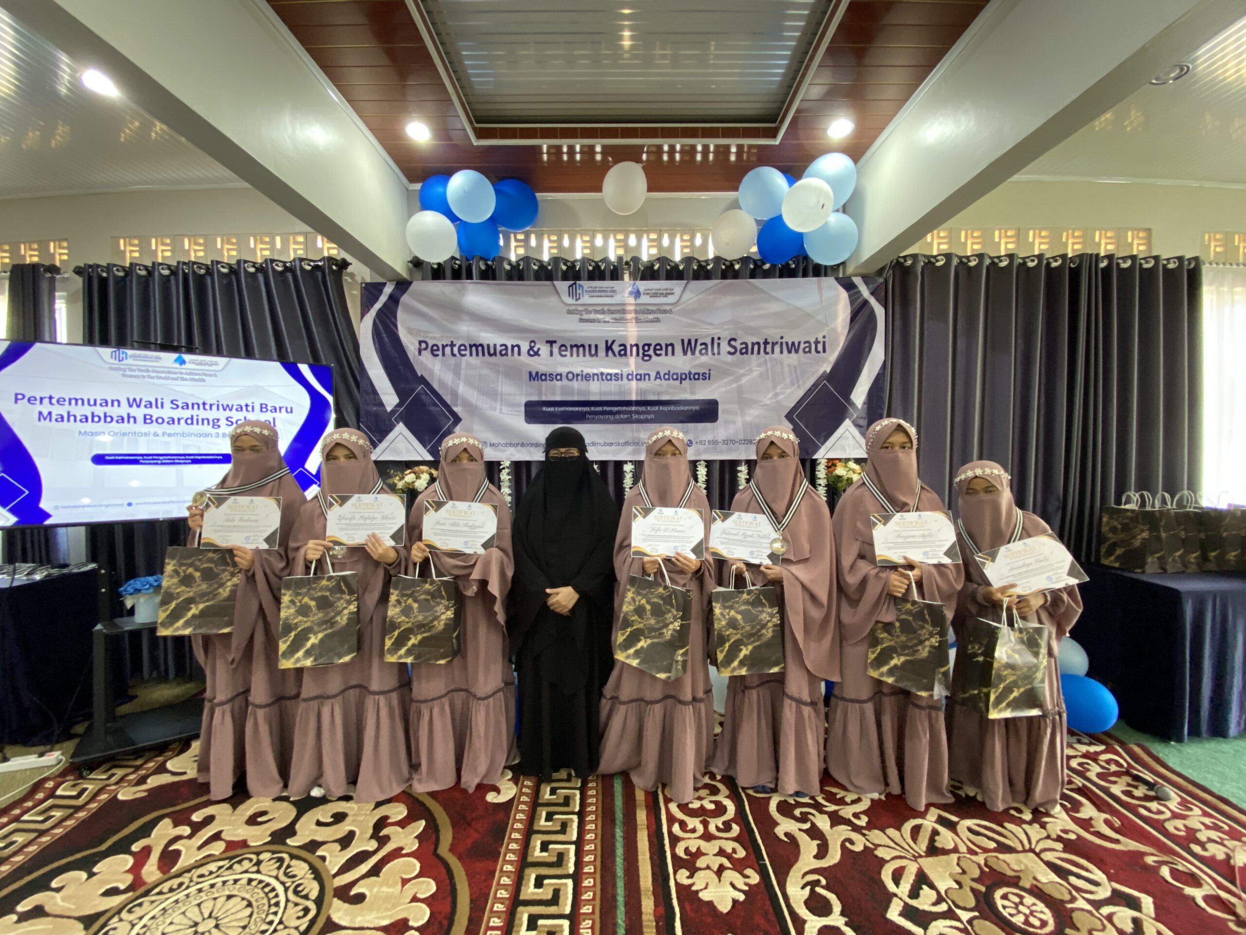 Tangis Bahagia & Doa Syukur Warnai Pertemuan Wali Santriwati Angkatan 4 Setelah Karantina Tahfizh 3 Bulan 1 sekolah boarding putri terbaik scaled