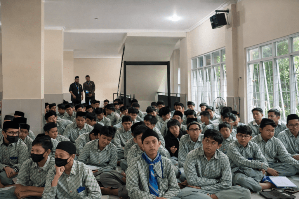 Silaturahmi Pesantren Tahfidz MTs - MA Wadi Mubarak Bogor ke SMP Islam Al Hilal Bekasi 2 1b6f89ff fc6a 4e11 a498 1a27ef6e0133 1