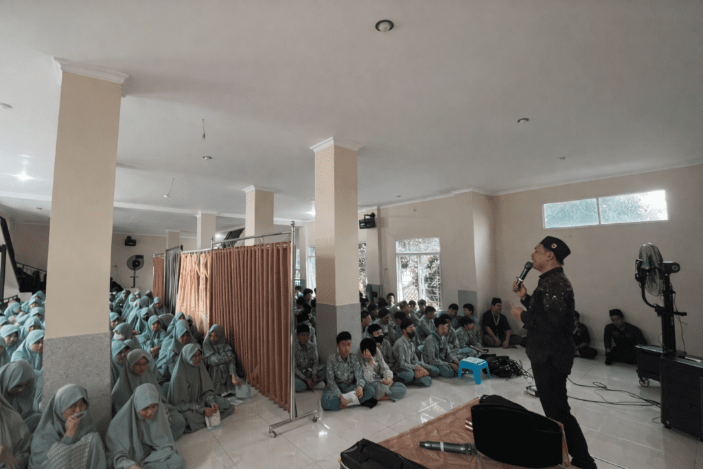 Silaturahmi Pesantren Tahfidz MTs - MA Wadi Mubarak Bogor ke SMP Islam Al Hilal Bekasi 6 Pesantren Tahfidz MTs - MA Wadi Mubarak Bogor